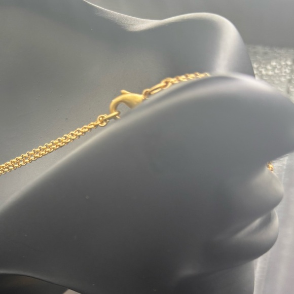 Elegant Gold Pendant Necklace With Mother of Pearl Charm Mat Gold Plated - Picture 3 of 3